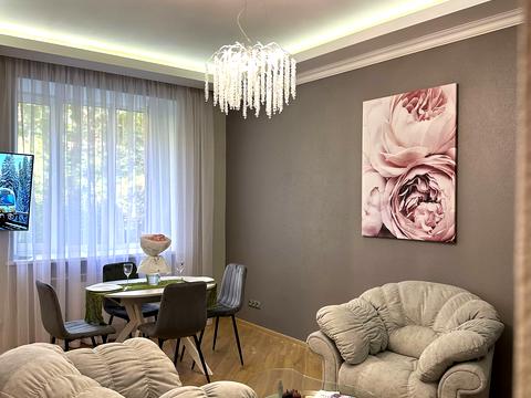 квартира за адресою Трьохсвятительська вул., 9