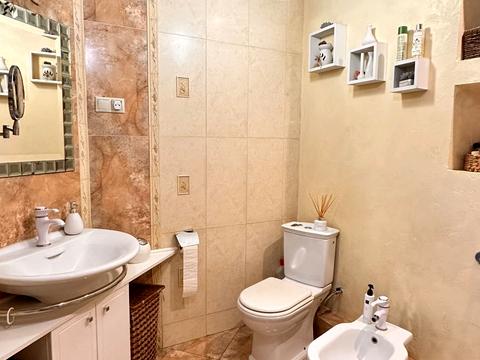 квартира за адресою Дніпровська набережна вул., 26