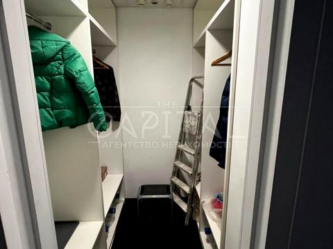 комерційна за адресою Володимирська вул., 93