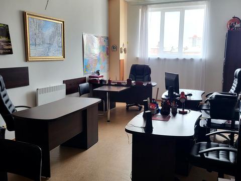 комерційна за адресою Гончарівський бульв. (Конєва), 4
