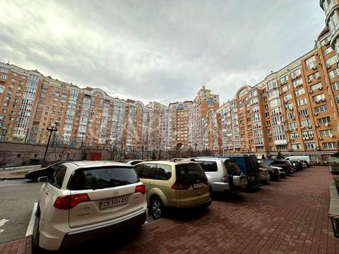 комерційна за адресою Володимира Івасюка просп. (Героїв Сталінграду), 4