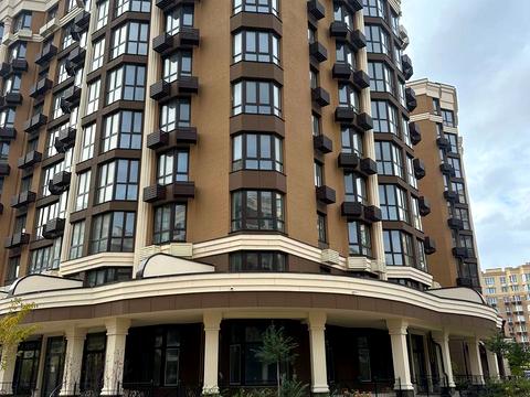 комерційна за адресою Молодіжна вул., 10