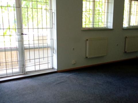 комерційна за адресою Родини Крушельницьких вул., 5