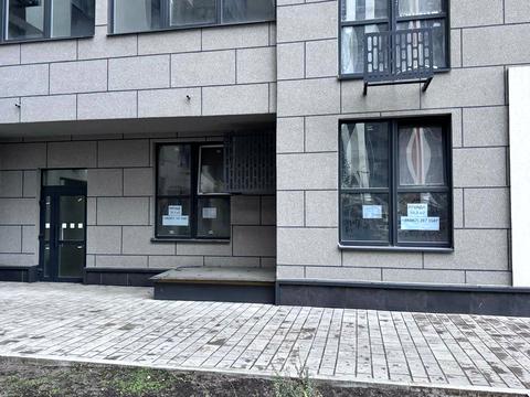 комерційна за адресою Севастопольська пл., 4