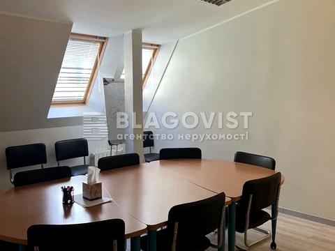 комерційна за адресою Володимирська вул., 37