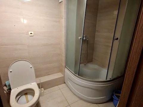 комерційна за адресою Володимирська вул., 51/53