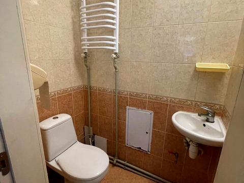 комерційна за адресою Володимира Шухевича вул., 7
