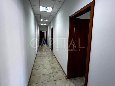 комерційна за адресою Київ, Лаврська вул. (Січневого Повстання), 4-В