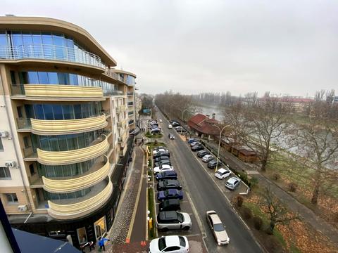 комерційна за адресою Богдана Хмельницького пл., 1