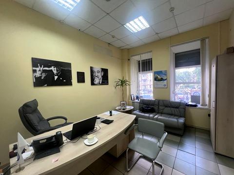 комерційна за адресою 93-ї Холодноярської Бригади вул., 8а