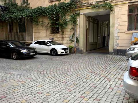 комерційна за адресою Генерала Петра Григоренка пл. (Перемоги), 4