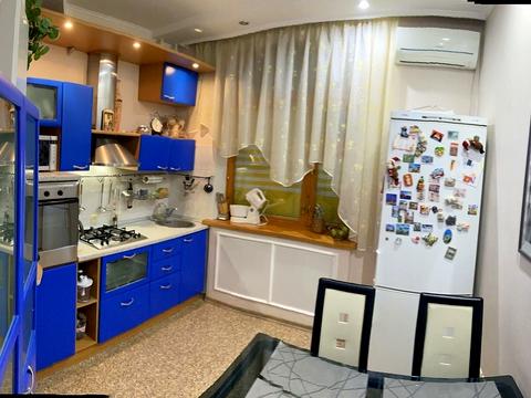 квартира за адресою Пилипа Орлика вул. (Паризької Комуни), 1