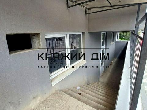 комерційна за адресою Академіка Заболотного вул., 148