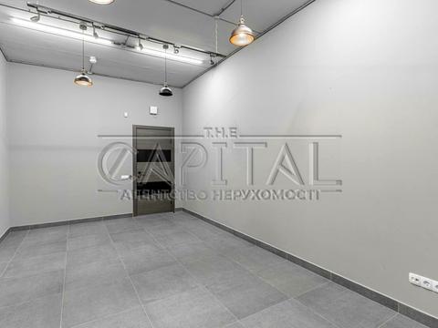 комерційна за адресою Академіка Лебедєва вул., 1