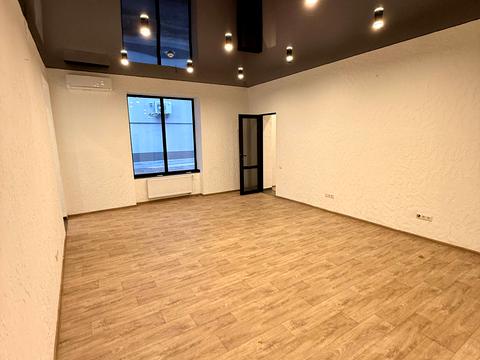 комерційна за адресою Головна вул., 114