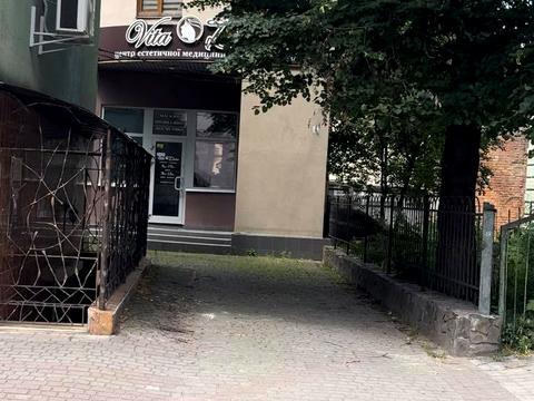 комерційна за адресою Поштова, 1