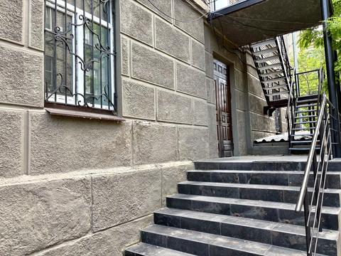 коммерческая по адресу Володимира Мономаха вул., 12