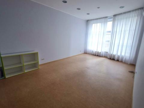 комерційна за адресою Кловський узвіз, 2 б