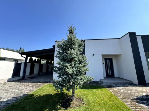 будинок за адресою Привітна, 1