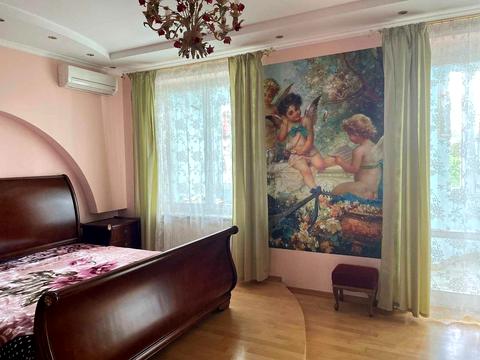 квартира за адресою Олександра Олеся вул., 1
