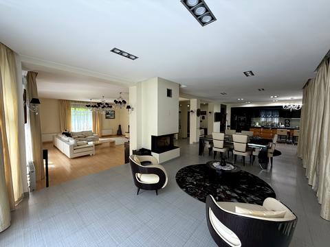 дом по адресу Осіння