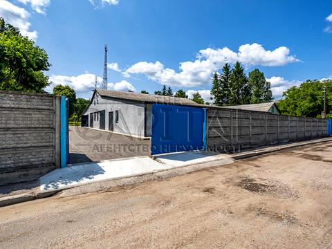 коммерческая по адресу Шкільна, 1