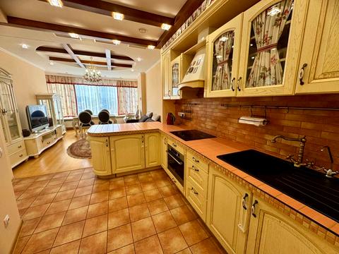 квартира за адресою Королеви Єлизавети ІІ вул. (Глинки), 2