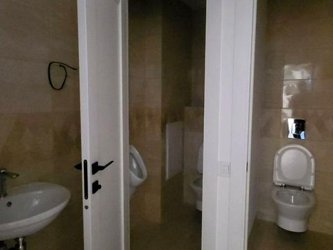 комерційна за адресою Героїв УПА вул., 71