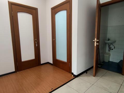 комерційна за адресою Кропивницького вул., 18