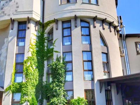 комерційна за адресою Василя Симоненка вул., 14