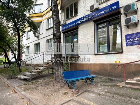 комерційна за адресою Миколи Міхновського бульв. (Дружби Народів), 32