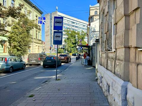 комерційна за адресою Володимира Антоновича вул. (), 7