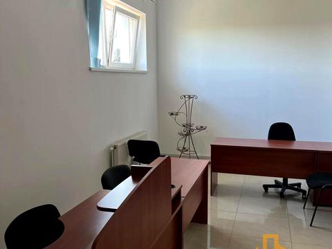 комерційна за адресою Краснодонців, 141