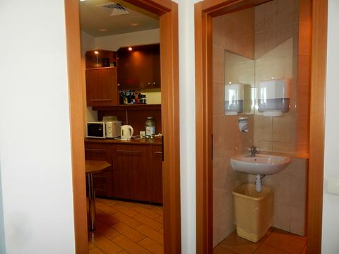 комерційна за адресою Королеви Єлизавети ІІ вул. (Глинки), 2