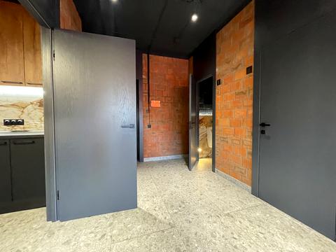 комерційна за адресою Джона Маккейна вул. (Івана Кудрі), 1