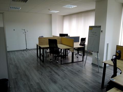 комерційна за адресою Кам'янецька вул., 1