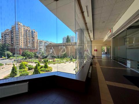 комерційна за адресою Жилянська вул., 59