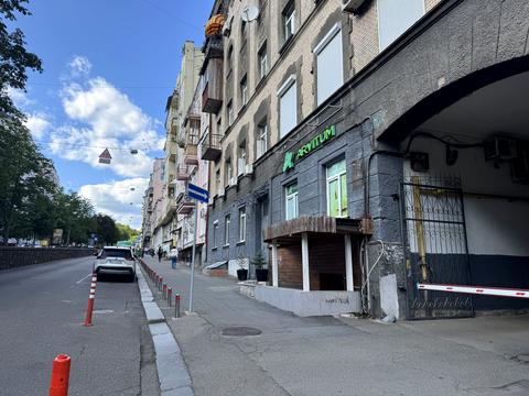 комерційна за адресою Антоновича вул. (Горького), 13