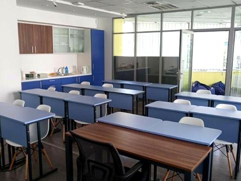 комерційна за адресою Володимирська вул., 77а