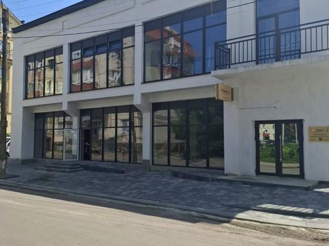 комерційна за адресою Лесі Українки просп., 12