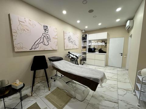 комерційна за адресою Андрія Верхогляда вул. (Михайла Драгомирова), 14-А