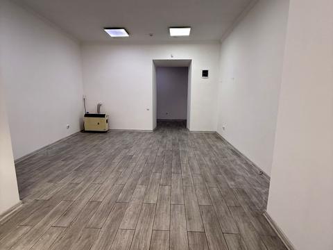 комерційна за адресою Генерала Петра Григоренка пл. (Перемоги), 4