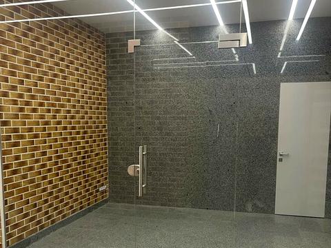 комерційна за адресою Центральна вул., 21-Б