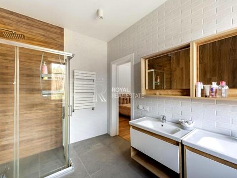 будинок за адресою Вишнева вул. (Леніна)