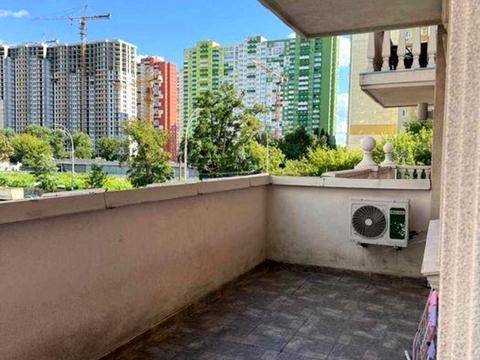 квартира за адресою Михайла Максимовича вул. (Онуфрія Трутенка), 28-Б