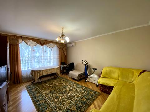 квартира за адресою Академіка Ющенка вул., 8