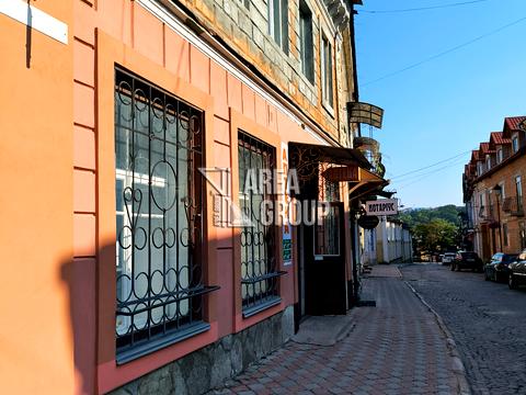 комерційна за адресою Зарванська вул., 16