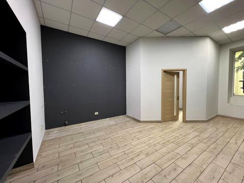 комерційна за адресою Івана Франка вул., 25