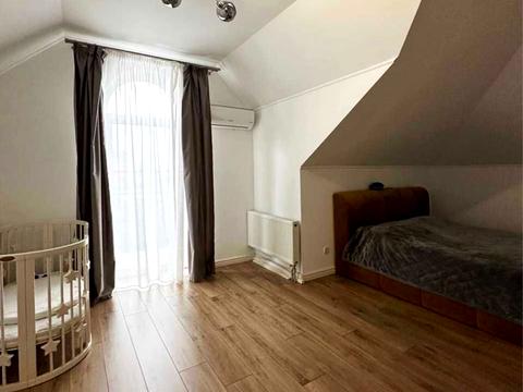 будинок за адресою Жуляни