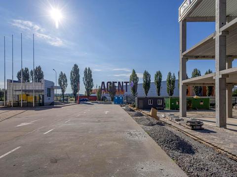 комерційна за адресою Антонова вул., 6